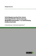 Schleifpapierwechsel bei einem Schwingschleifer (Unterweisung Modellbaumechaniker / -in, Fachrichtung Giessereitechnik)