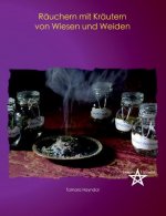 Rauchern mit Krautern von Wiesen und Weiden