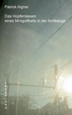 Hupfenlassen eines Minigolfballs in der Armbeuge