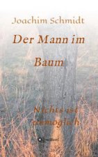 Mann im Baum