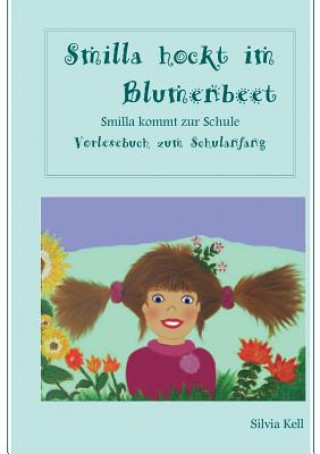 Smilla hockt im Blumenbeet