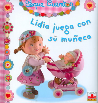 Lidia juega con su muneca/ Lidia Plays with Her Doll