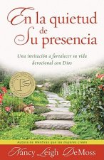 En la Quietud de su Presencia: Una Invitacion A Fortalecer su Vida Devocional Con Dios = In the Stillness of He's Presence