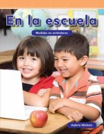 En La Escuela (at School) (Spanish Version) (Nivel K (Level K))