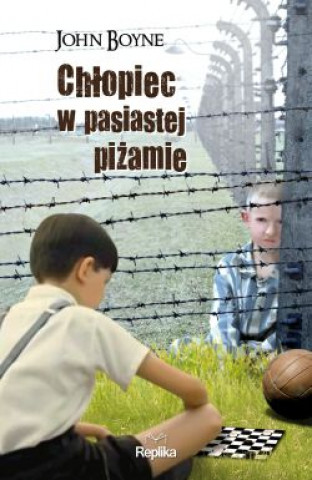 Chlopiec w pasiastej pizamie