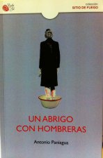 Un abrigo con hombreras
