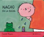 Nacho en la ducha