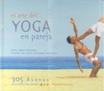 El arte del yoga en pareja