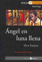 Ángel en luna llena