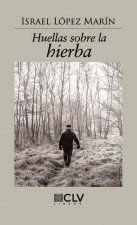 Huellas sobre la hierba
