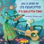 ?Es La Hora de Los Esqueletos! / It's Skeleton Time! (Bilingual)