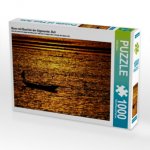 Mann mit Boot bei der Algenernte, Bali (Puzzle)