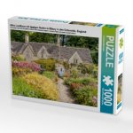 Altes Landhaus mit üppigen Garten in Bibury in den Cotswolds, England (Puzzle)