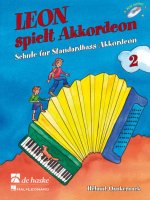 LEON SPIELT AKKORDEON 2