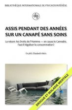 Assis pendant des annees sur un canape sans soins