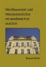 Nevšímavost lidí procházejících po brněnských ulicích