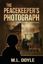 The Peacekeeper's Photograph: A Master Sergeant Lauren Harper Mystery