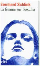 La femme sur l'escalier