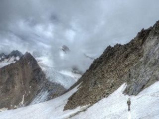 Wanderer in den Bergen im Schnee - 500 Teile (Puzzle)