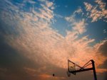 Basketballkorb vor Himmel - 1.000 Teile (Puzzle)
