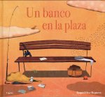 Un Banco En La Plaza