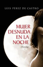 Mujer desnuda en la noche