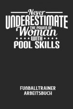 NEVER UNDERESTIMATE THE POWER OF WOMAN WITH POOL SKILLS - Fußballtrainer Arbeitsbuch: Dokumentiere deine Spielerleistungen für die stetige Verbesserun