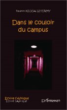 Dans le couloir du campus