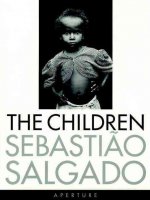 Sebastiao Salgado : Children Refugees and Migrants /anglais