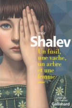 Un fusil, une vache, un arbre et une femme