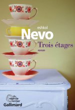 Trois étages