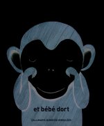 Maman veille et bébé dort