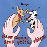 deux mains deux petits chiens