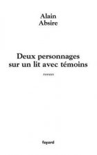Deux personnages sur un lit avec témoins