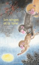 LES SINGES ET LA LUNE