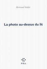 La photo au-dessus du lit