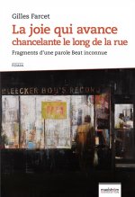 LA JOIE QUI AVANCE CHANCELANTE LE LONG DE LA RUE