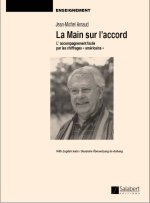LA MAIN SUR L'ACCORD PIANO