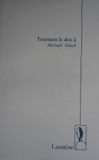 Tournant le dos à