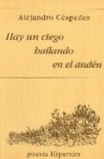 Hay un ciego bailando en el andén