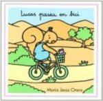 Lucas pasea en bici