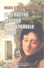 En el rostro cercado por un pañuelo negro