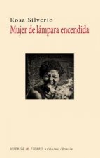 Mujer de lámpara encendida