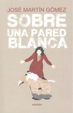 Sobre una pared blanca