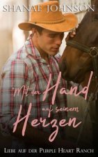 Mit der Hand auf seinem Herzen