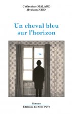 Un cheval bleu sur l'horizon