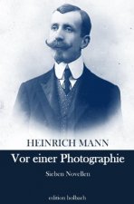 Vor einer Photographie