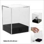 Hochwertige Acryl-Box, Format ca. 60 x 60 x 80 mm, mit edlem schwarzen Sockel, zum Verschrauben für besseren Halt. Design-Stück für hochwertige Sammel