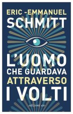 uomo che guardava attraverso i volti