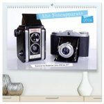 Alte Fotoapparate - Kameras von Kodak der Jahre 1905 bis 1977 (hochwertiger Premium Wandkalender 2024 DIN A2 quer), Kunstdruck in Hochglanz
